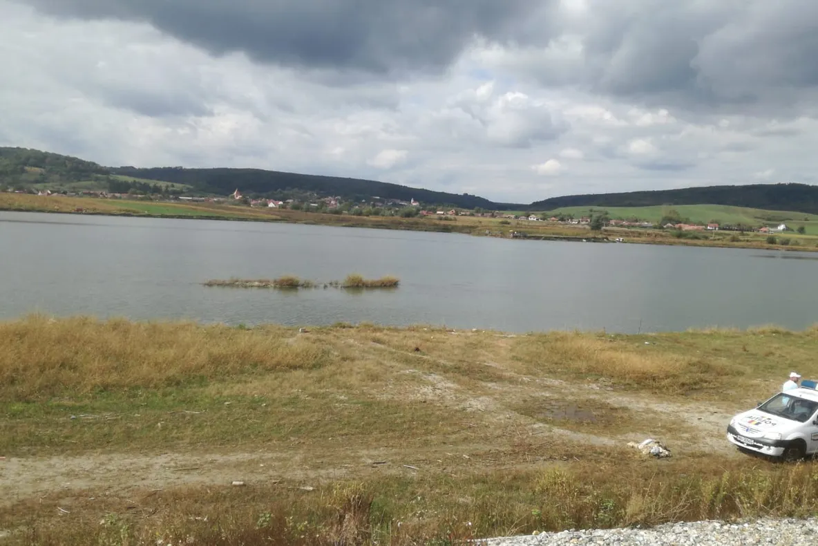 Descoperire macabră în râul Olt: trupul unei tinere, găsit într-o valiză la Ionești