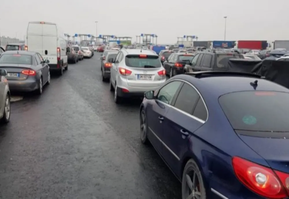  Haos la punctele de frontieră de la granița de vest, se așteaptă ore în șir pentru intrare