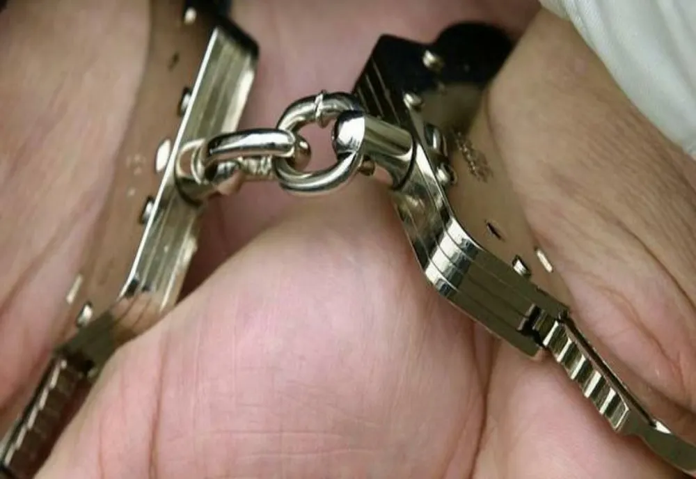 Patru bărbaţi şi o femeie au fost reţinuţi în cazul adolescentei de 14 ani răpită de la locuinţa sa din Tălmaciu