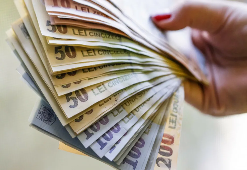 România NU are bani de salarii majorate în 2024, dar bugetul pensiilor speciale crește cu 18% - Ce venituri sunt asigurate pentru parlamentari
