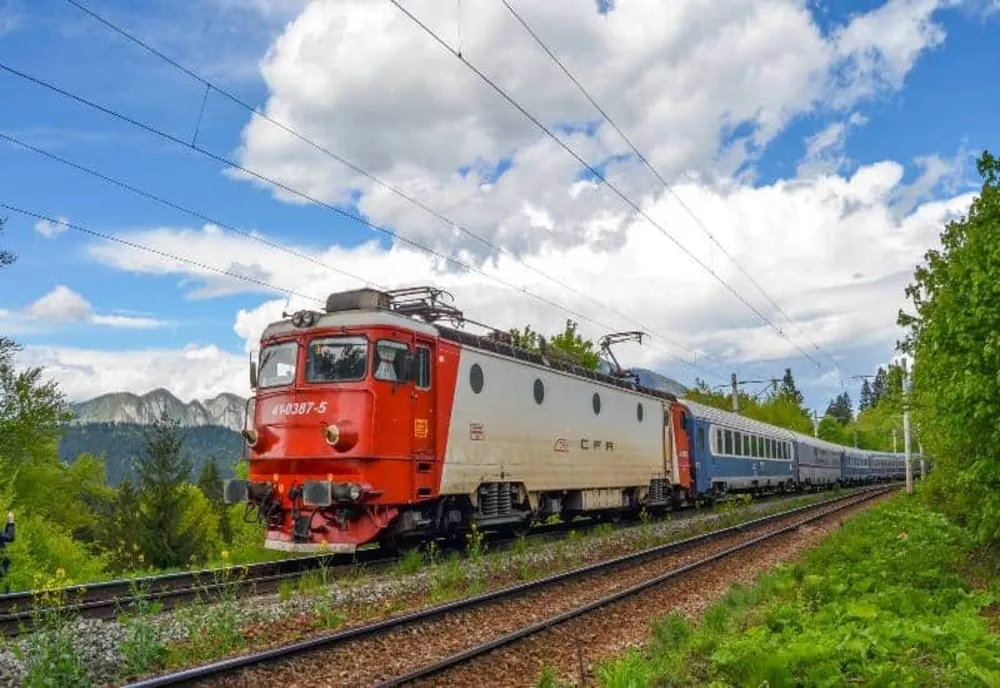 Incendiu la locomotiva unui tren de marfă privat, în Gara Piatra Olt