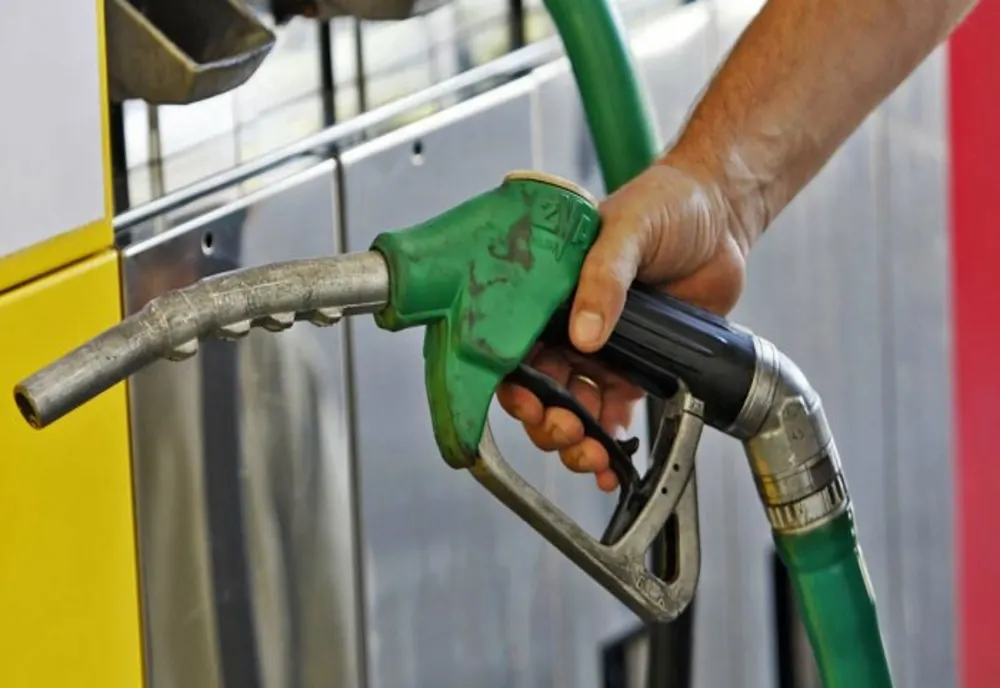 Carburanții se scumpesc de la 1 ianuarie 2024! Cât va costa un plin - Intră în vigoare prima majorare a accizei