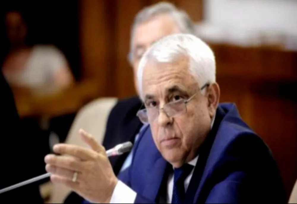 Moţiune simplă împotriva ministrului Agriculturii - Petre Daea a venit cu un jurnal în care şi-a consemnat activitatea zilnică