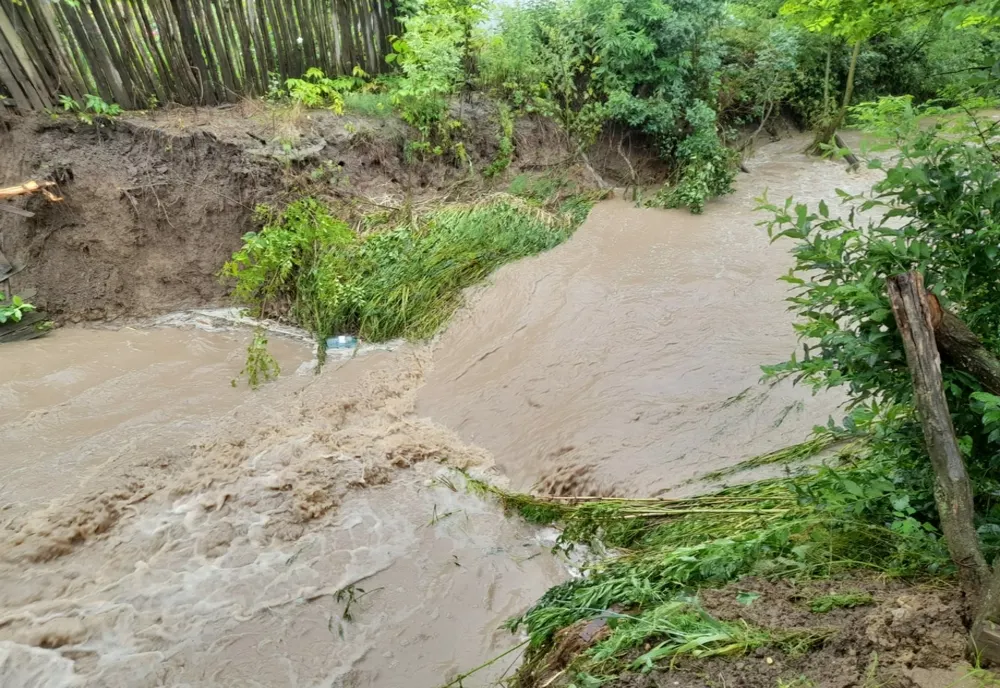 POTOP pe râuri din nord-vestul și nord-estul României - Coduri portocaliu și galben de viituri, emise de INHGA - Harta zonelor afectate