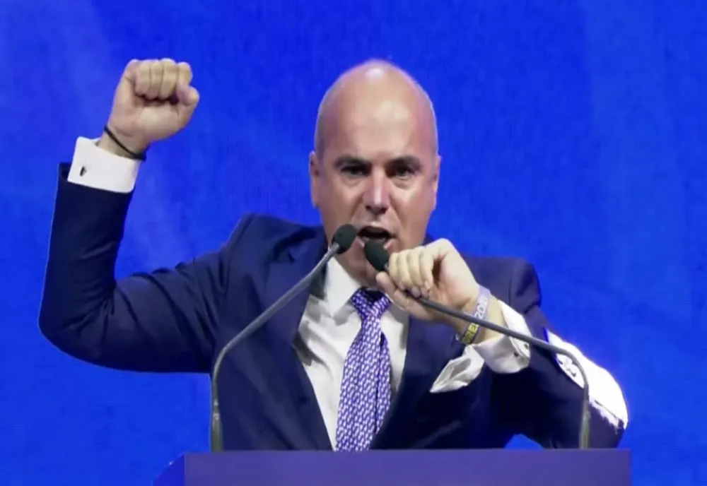 RAREȘ BOGDAN, MESAJ DUR ÎN PARLAMENTUL EUROPEAN: „DEȘTEPTAȚI-VĂ! EUROPA A AJUNS O DOAMNĂ BĂTRÂNĂ ÎN SCAUN CU ROTILE”