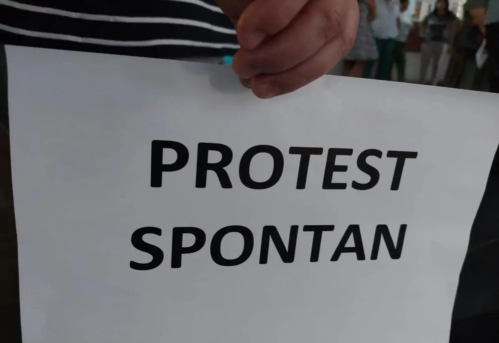 Sindicaliştii din comerţ pichetează luni sediul Ministerului Muncii