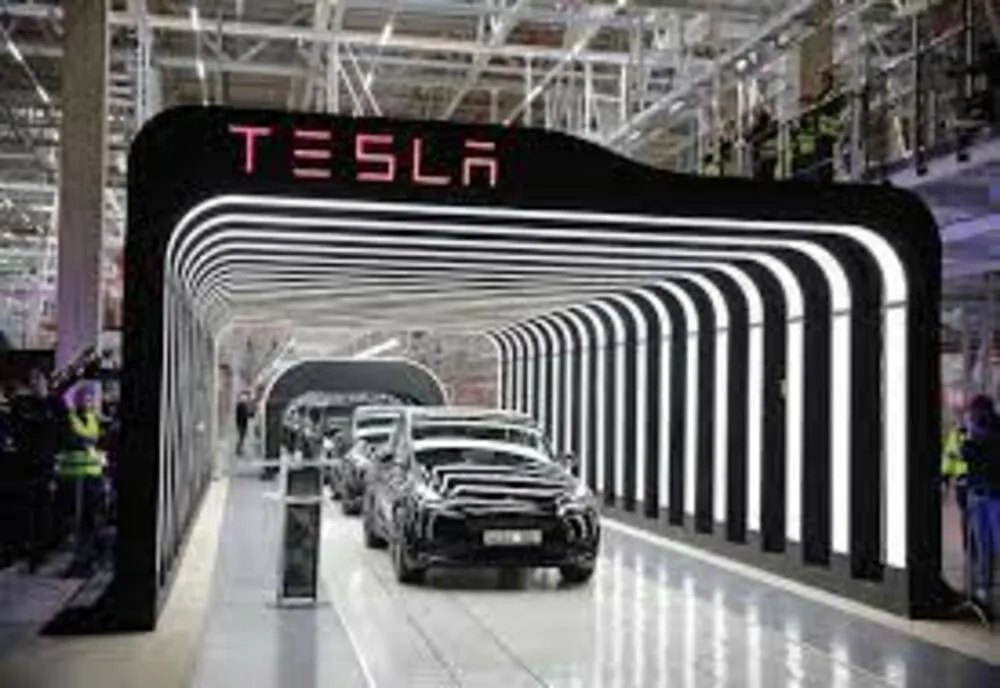 Probleme la Tesla. Mașinile, în pericol să accelereze singure