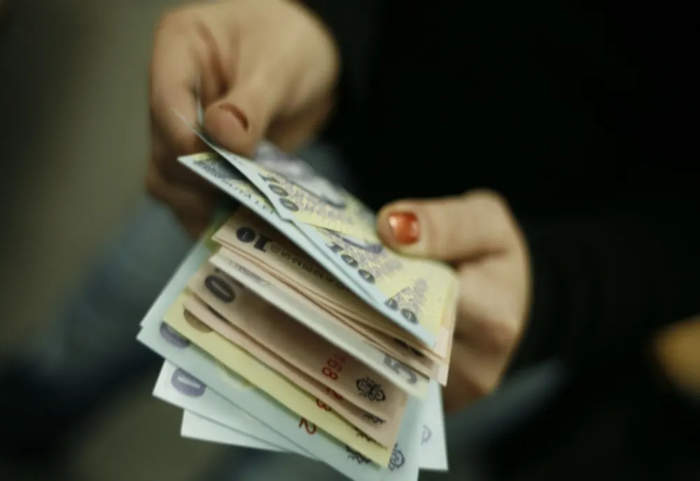Guvernul renunță la plafonarea plăților cash. Limitele actuale vor fi menținute, însă cu două excepții