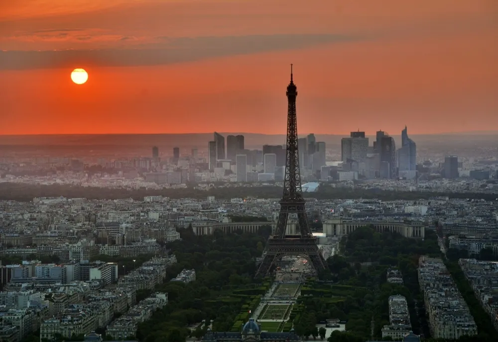 Noapte "incendiară", la Paris. 4 persoane au murit și alte 4 au fost rănite