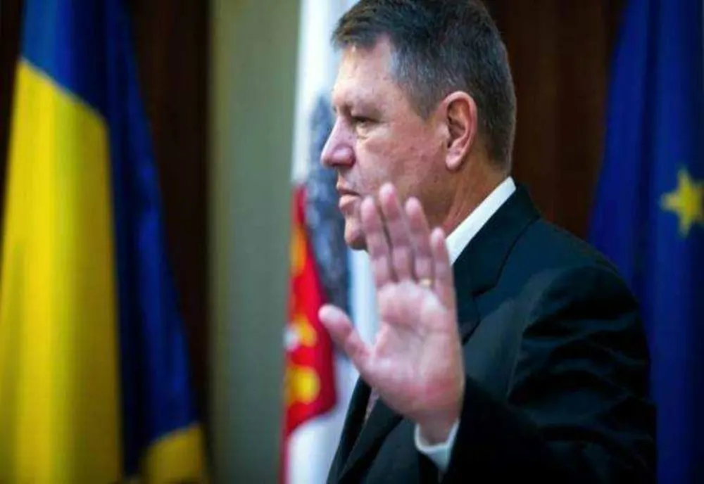 DE CE ȘI-A DAT KLAUS IOHANNIS DEMISIA, DE FAPT: DACĂ AR FI FOST SUSPENDAT, AR FI PIERDUT O PENSIE GENEROASĂ, VILĂ, MAȘINĂ DE PROTOCOL ȘI PAZĂ