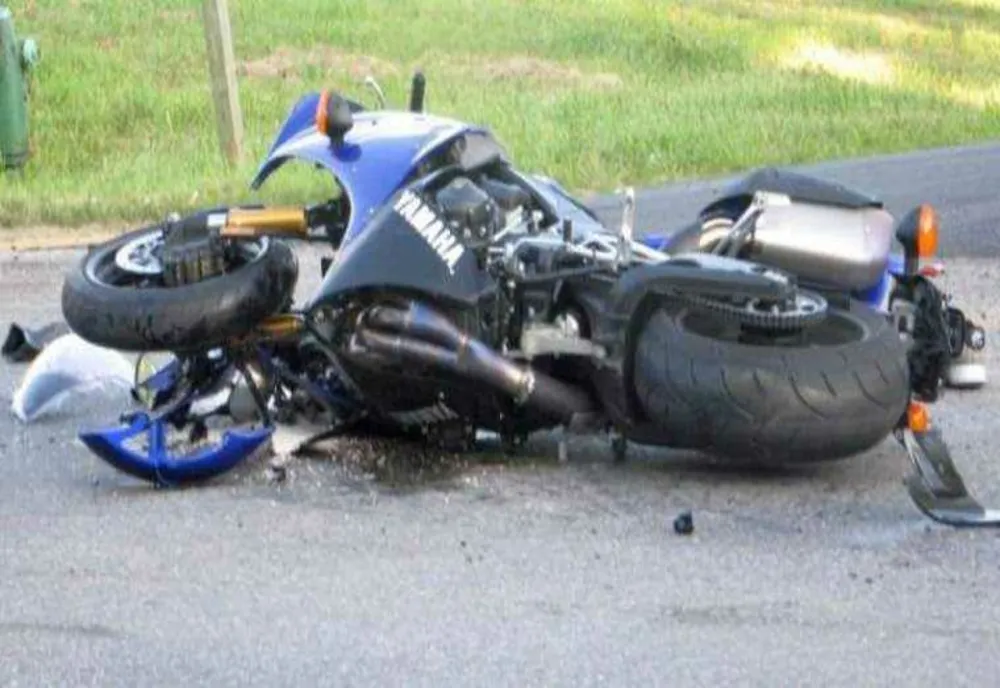 Tânără de 17 ani, transportată la spital după un accident cu motocicleta