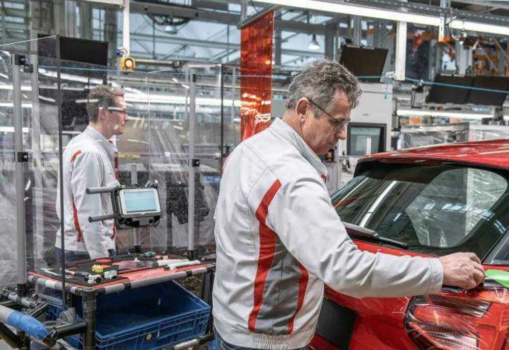 Industria auto românească a pierdut 18.100 de angajați în 16 luni