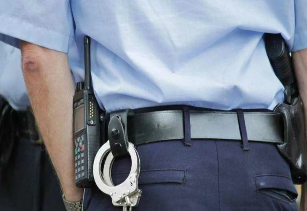 Un polițist din cadrul IPJ Galați a fost găsit împușcat în autospeciala de serviciu. Comisarul trimisese mesaje emoționante familiei