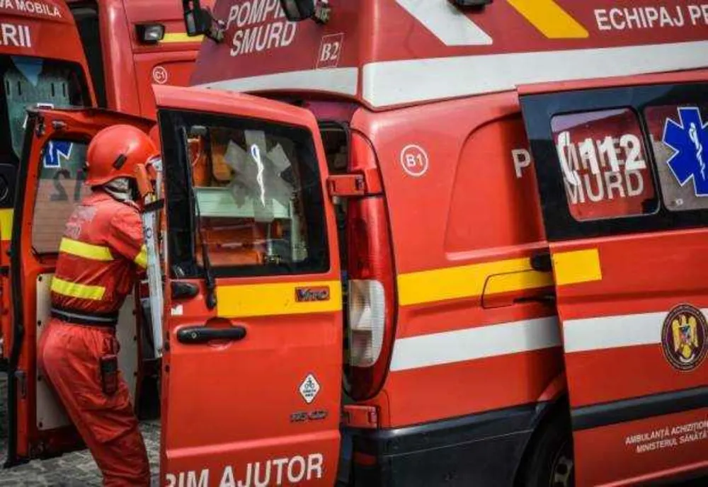 Accident rutier grav! Două mașini s-au ciocnit și au intrat într-o benzinărie