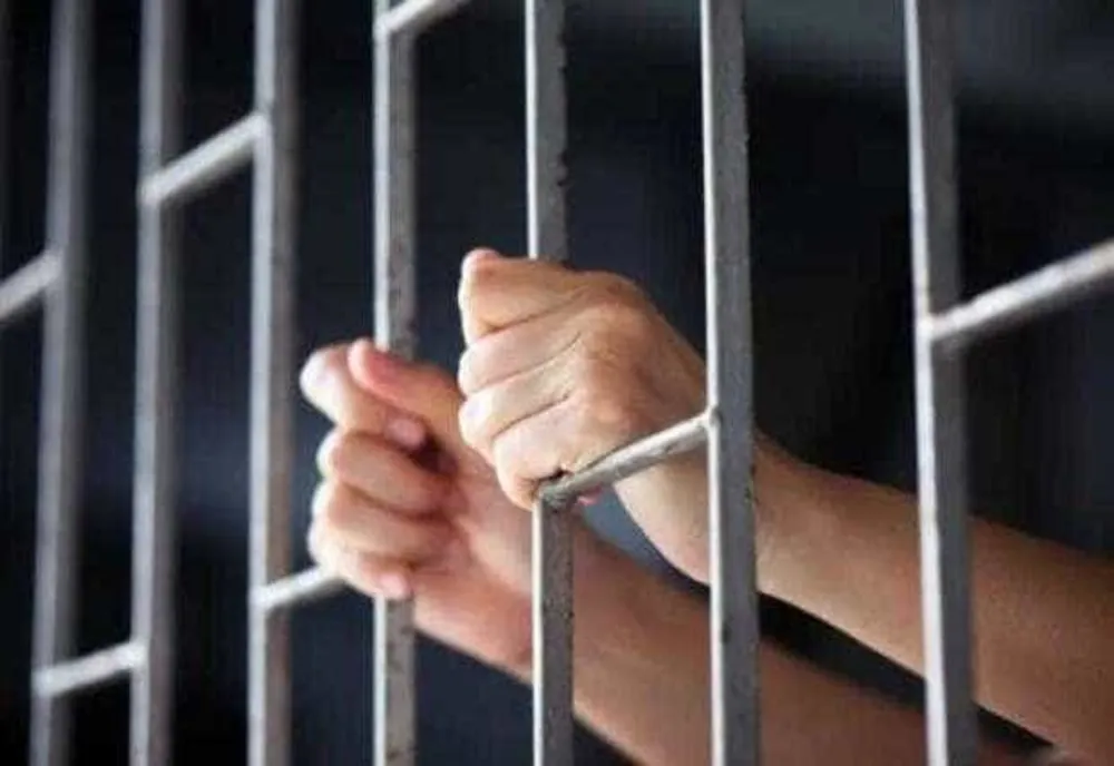 Percheziții la Cluj. Un bărbat acuzat că a violat o femeie de 70 de ani și a mai atacat două tinere