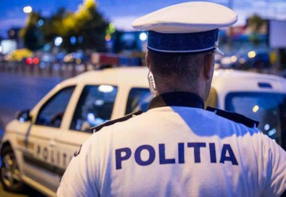 Erou în uniformă: Un polițist a sărit în râu și a salvat o adolescentă de 15 ani