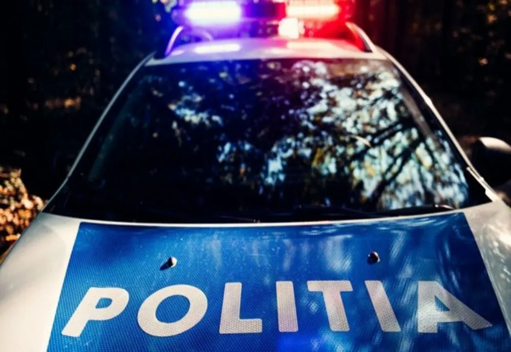 Accident grav în stațiunea 2 Mai. Un autocar a izbit o autospecială de poliție și a proiectat-o într-o motocicletă
