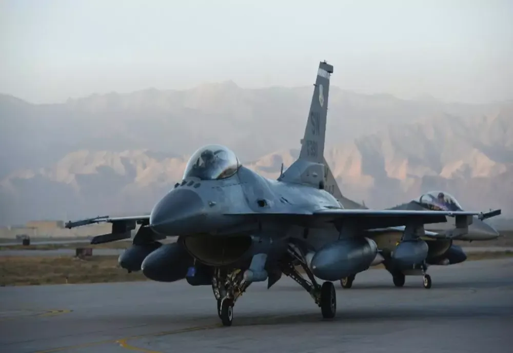 PANICĂ URIAȘĂ LA GRANIȚA ROMÂNIEI: ARMATA A TRIMIS DOUĂ AVIOANE F-16