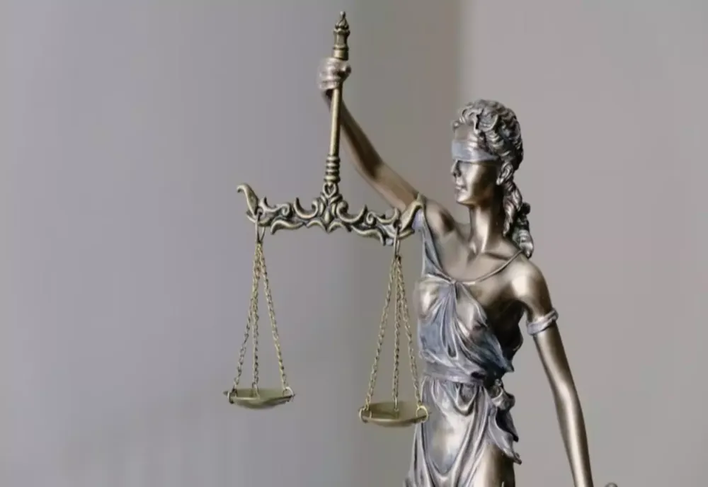 Magistrații decid dacă suspendă alte cinci decizii ale guvernului Bolojan
