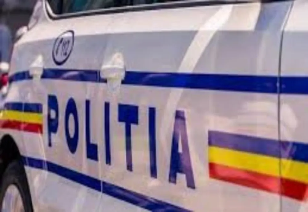 Accident pe drumul expres după o oprire de urgență. Un TIR a lovit două trailere încărcate cu mașini