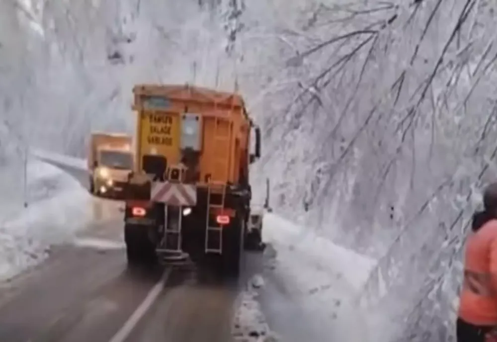 Alertă ANM de cod portocaliu și galben: rafale de până la 130 km/h și ninsori în plină primăvară. Zonele afectate de vremea extremă - HARTA