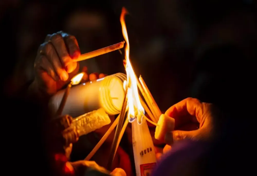 Sfânta Lumină de la Ierusalim ajunge sâmbătă seara și în România