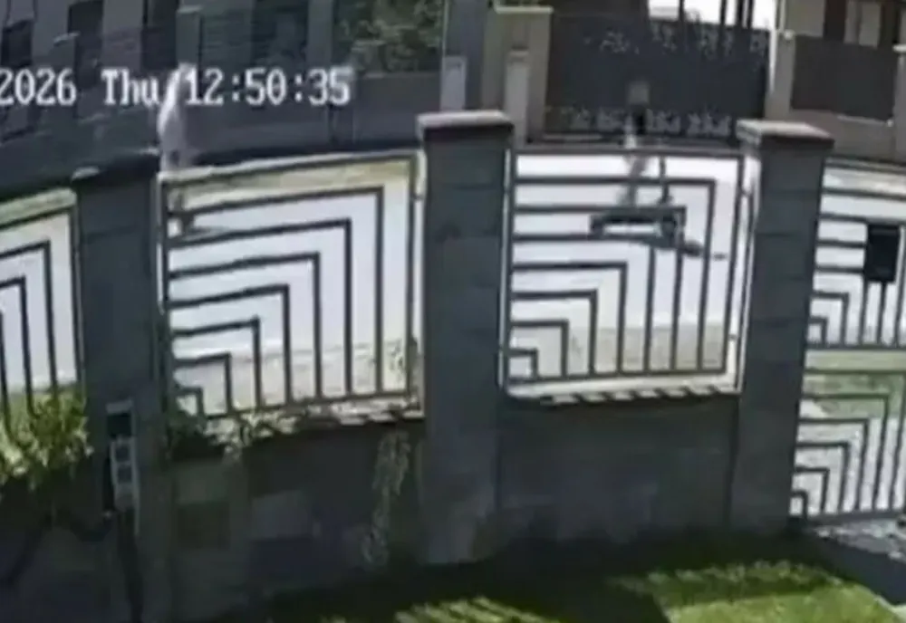 Un elev de 14 ani din Timiș este în comă după ce a căzut cu trotineta electrică