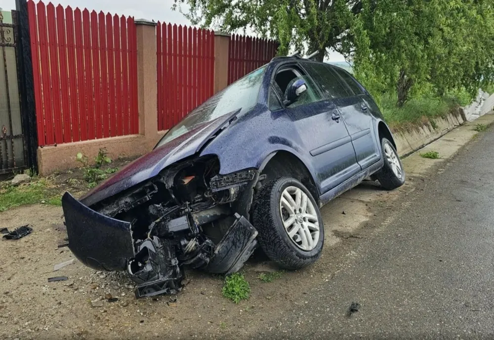 Accident grav în Vaslui: Șase oameni, printre care trei copii, au ajuns la spital după ce o mașină s-a izbit violent de un cap de pod