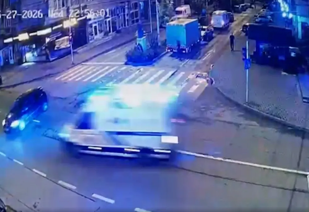 Accident grav în Câmpulung Moldovenesc. O ambulanță aflată în misiune a fost lovită într-o intersecție