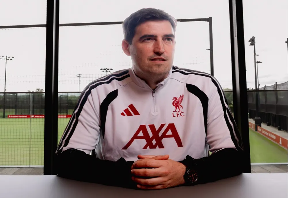 Liverpool l-a numit pe Andoni Iraola antrenor principal, după demiterea lui Arne Slot