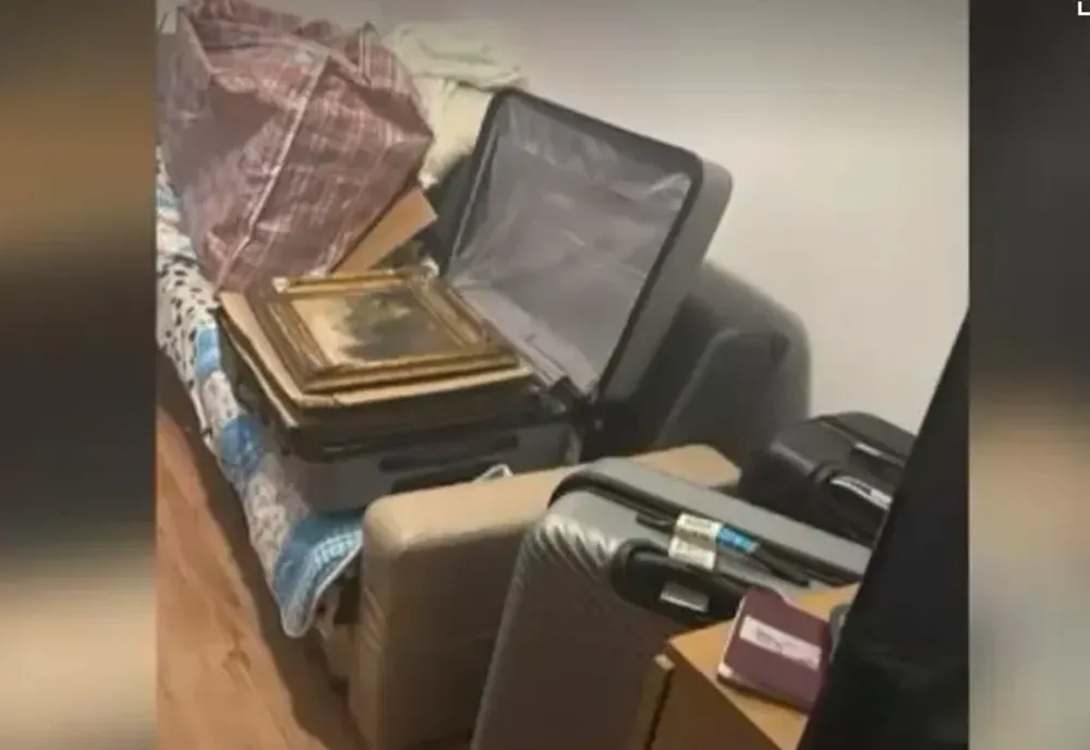 Zece tablouri vechi de aproximativ 500 de ani, furate din Italia, recuperate în Constanța . Erau ascunse în plase de rafie