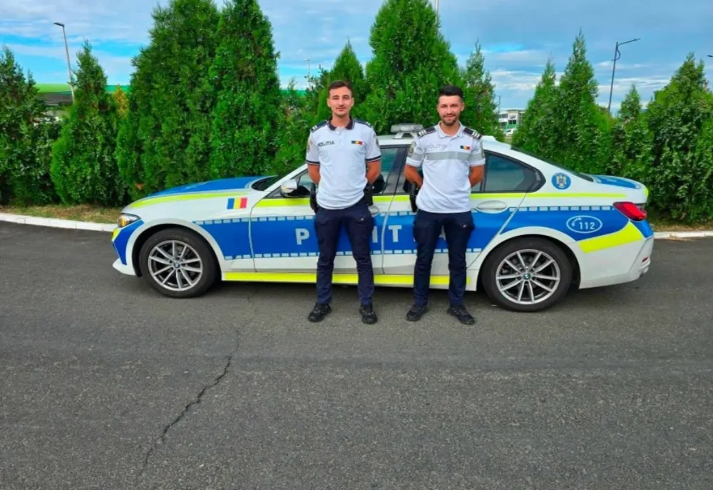 Oprit în trafic pentru viteză, un tată își ducea de urgență copilul la spital. Cum au reacționat doi polițiști din Vrancea