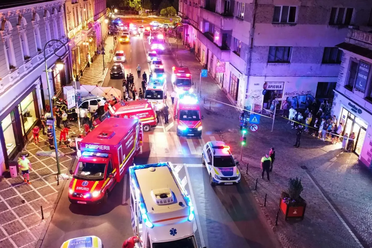 Accident TERIFIANT în centrul Brașovului! O mașină a intrat în trecători: doi morți și mai mulți răniți - VIDEO