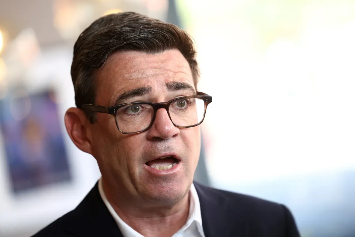 Marea Britanie, lovită de al cincilea val de căldură. Temperaturile pot ajunge la 37 de grade, iar premierul Andy Burnham convoacă o reuniune de urgență
