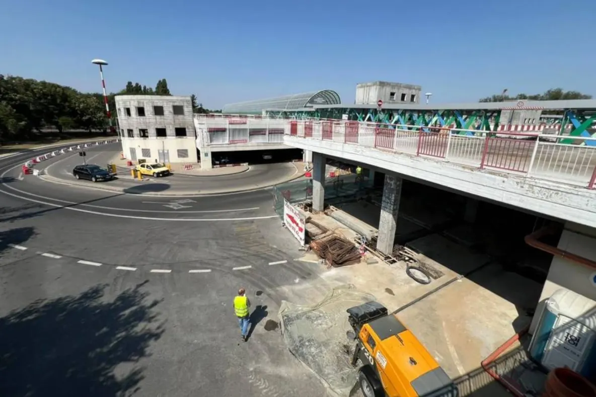 Parcarea "Sosiri" a Aeroportului Henri Coandă se închide pentru modernizare