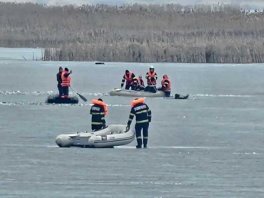 Dublă tragedie în Lacul Secu: un bărbat și o femeie au fost găsiți înecați. Scafandrii au intervenit