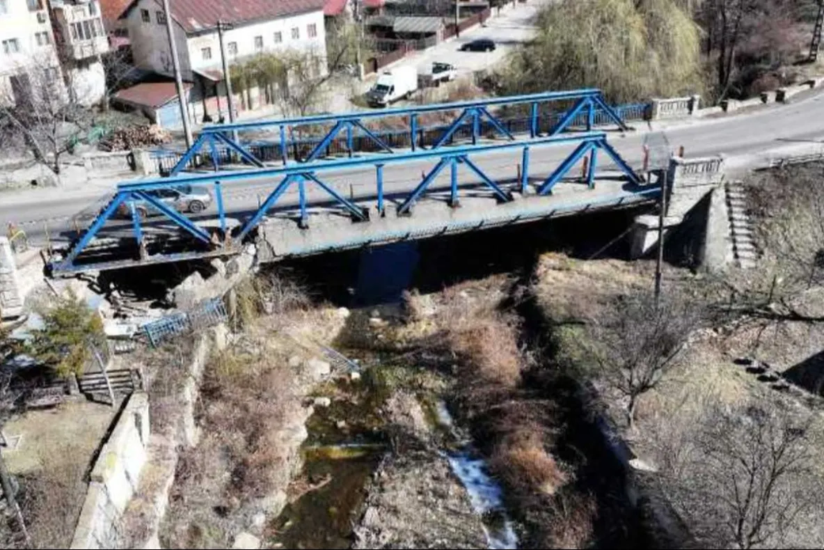 Pod nou pe DN10, la Nehoiu. DRDP Buzău începe lucrările la podul provizoriu