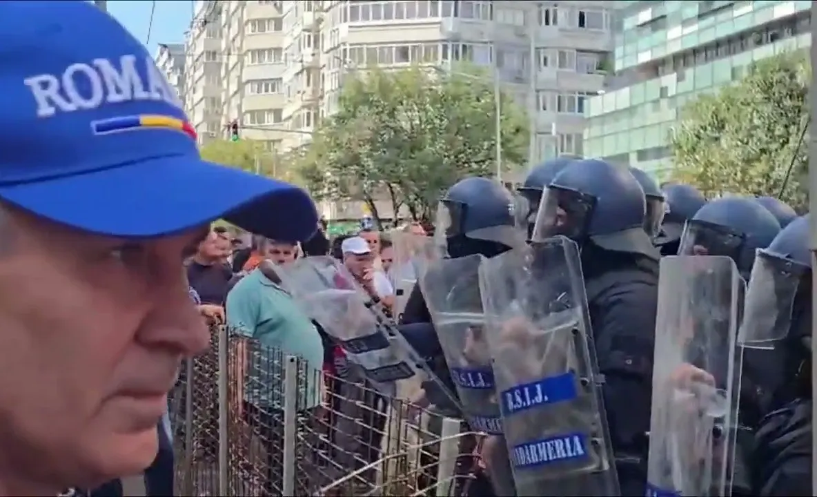 Justiția a decis în cazul inculpaților reținuți după violențele din Piața Victoriei. Ciprian Pamfile scapă de arestul preventiv, dar primește o măsură strictă