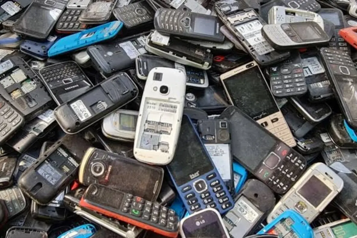 Telefoanele vechi pot valora mai mult decât crezi. De ce au crescut prețurile dispozitivelor uzate