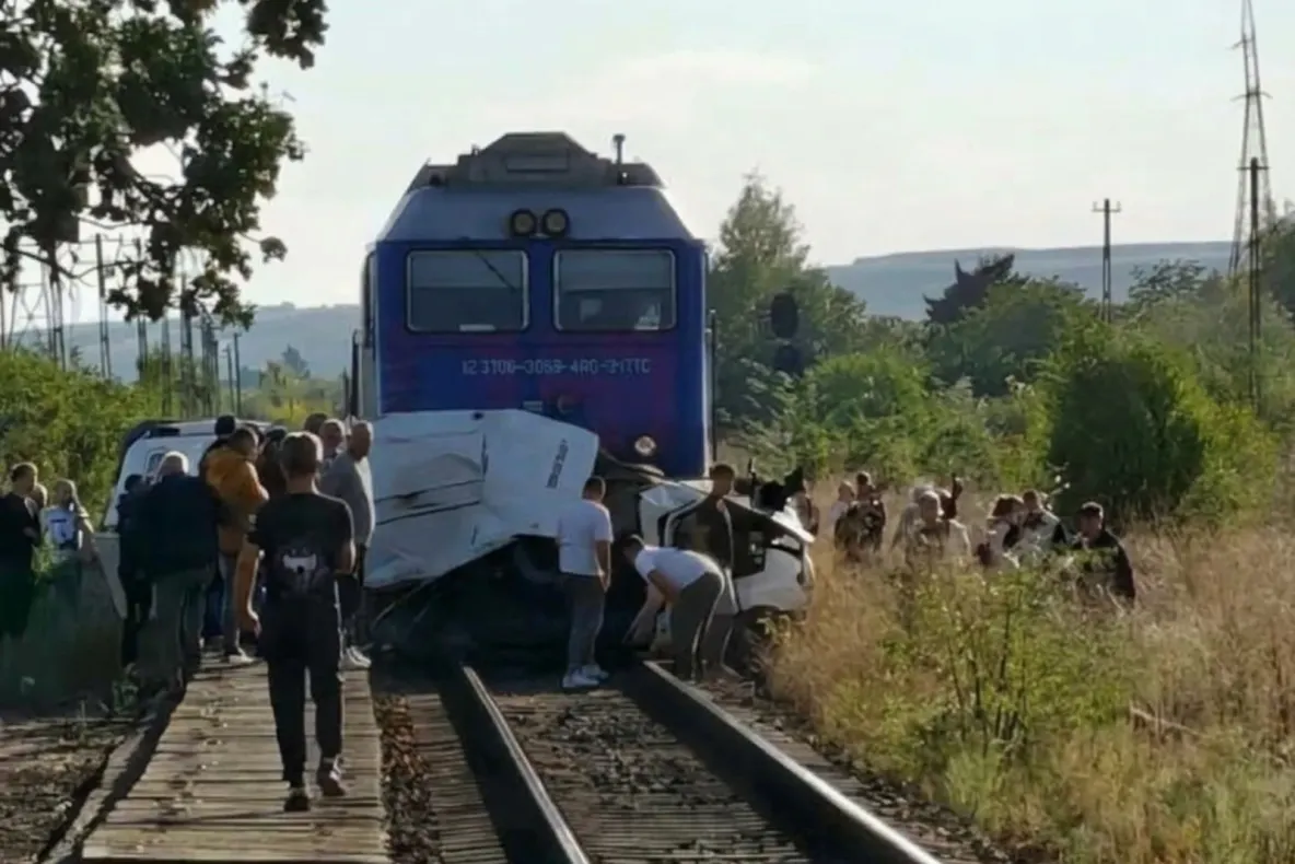 Două persoane lovite de tren în Prahova. Traficul feroviar, oprit temporar între Crivina și Brazi