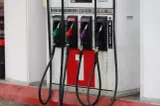 Benzina a atins un nou record în România. Cât au crescut prețurile și de ce suntem printre țările cu cele mai mici scumpiri din UE