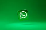 Cum îți pot prelua escrocii contul de WhatsApp fără să-l „spargă” și ce poți face ca să te protejezi