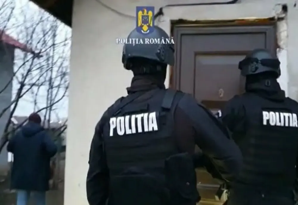 Zeci de percheziții la persoane și firme care vând articole pirotehnice