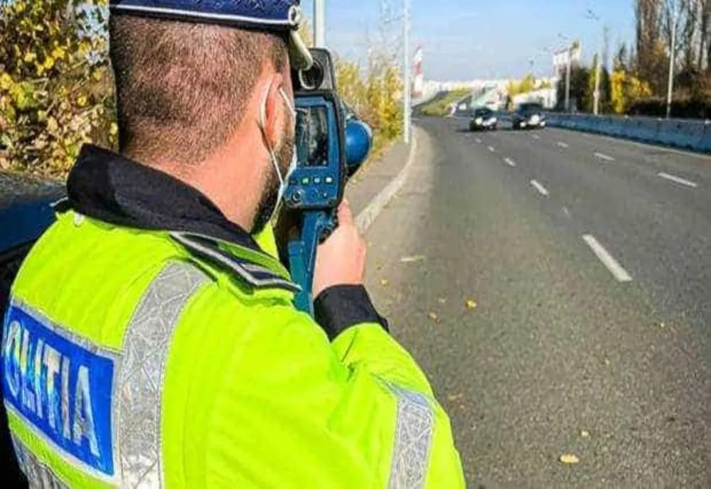 Un șofer care a fost prins cu viteză de polițiști a urcat din nou la volan a doua zi