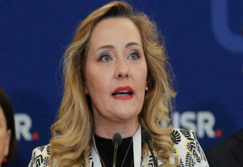 ELENA LASCONI: ”ROMÂNII AU OCAZIA SĂ RESETEZE SISTEMUL”
