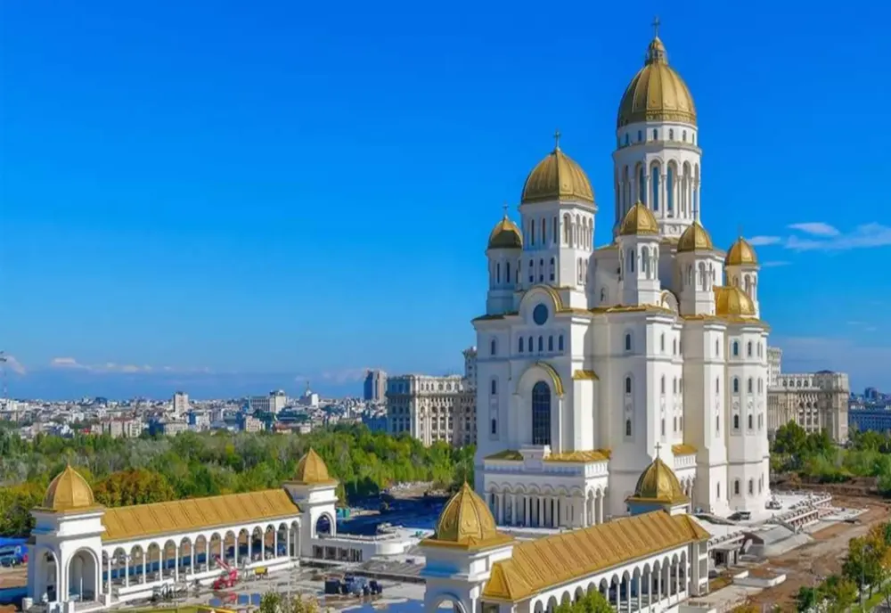 PELERINAJ IMPRESIONANT LA CATEDRALA NAȚIONALĂ: PESTE 170.000 DE CREDINCIOȘI AU TRECUT PRIN SFÂNTUL ALTAR