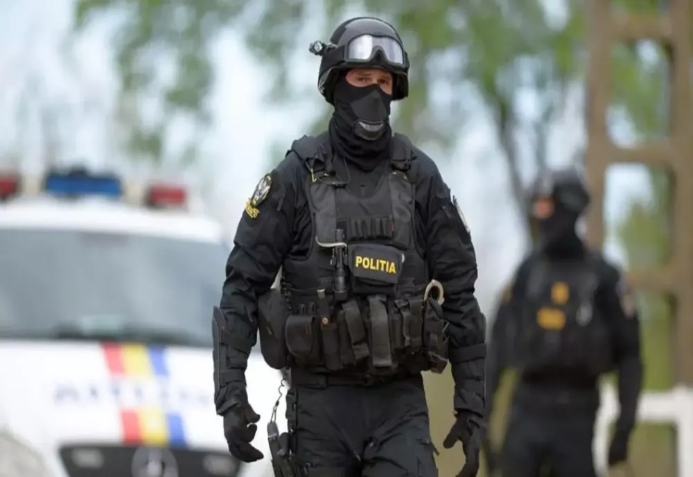 O angajată dintr-o primărie, suspectată de contrabandă cu țigări. Peste 100 de polițiști au descins la contrabandiști