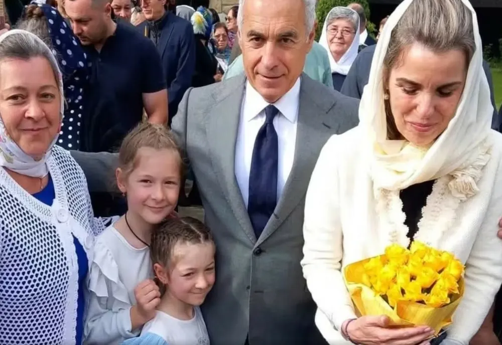 Călin si Cristela Georgescu, la hramul Mănăstirii Almaș - FOTO/VIDEO