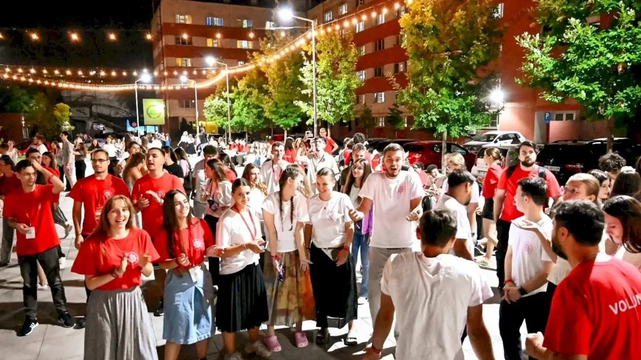 Mii de tineri ortodocși pornesc pe jos prin București