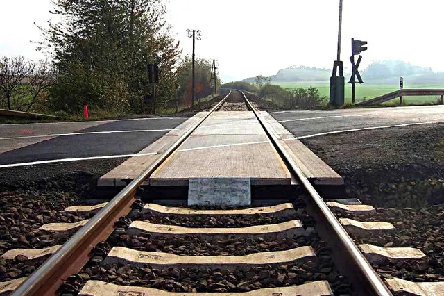 Instalație suspectă în tunelul CFR Turdaş. Bărbatul din Petroșani pretinde că era un „proiect artistic”